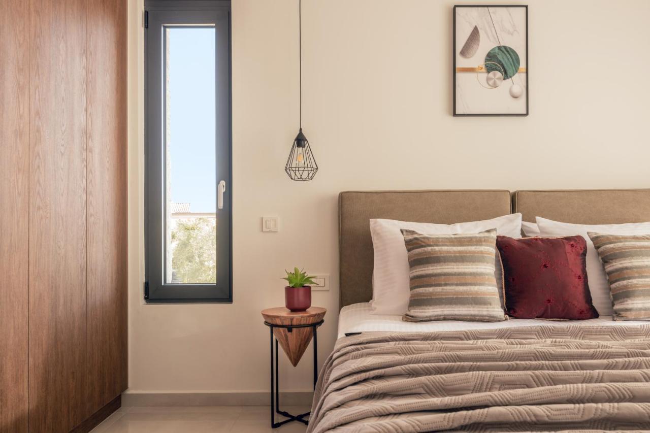 Solis Ortus Villa! Kalamaki  Bagian luar foto