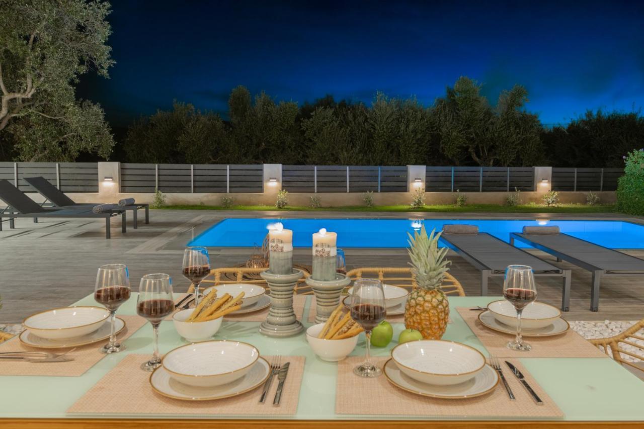 Solis Ortus Villa! Kalamaki  Bagian luar foto