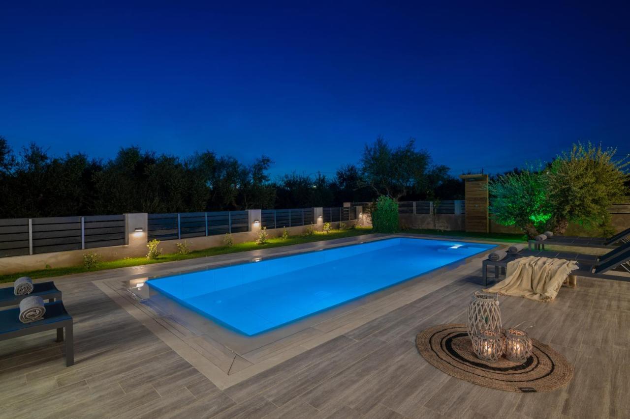 Solis Ortus Villa! Kalamaki  Bagian luar foto