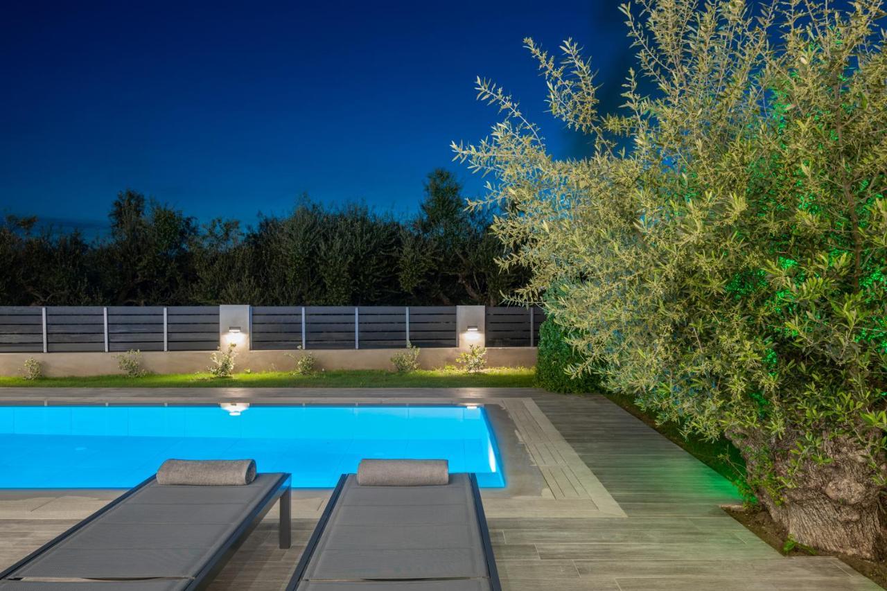 Solis Ortus Villa! Kalamaki  Bagian luar foto