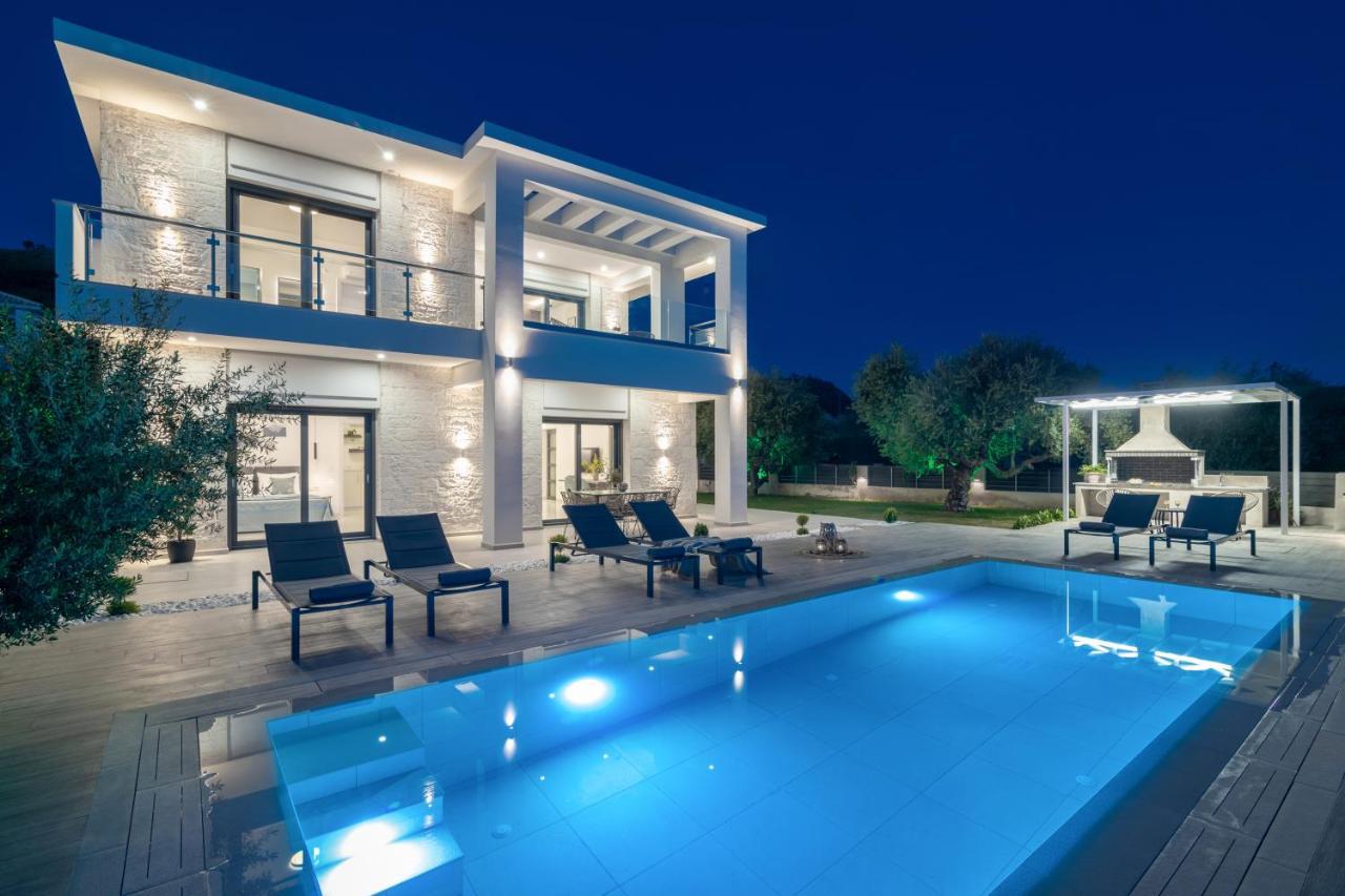 Solis Ortus Villa! Kalamaki  Bagian luar foto