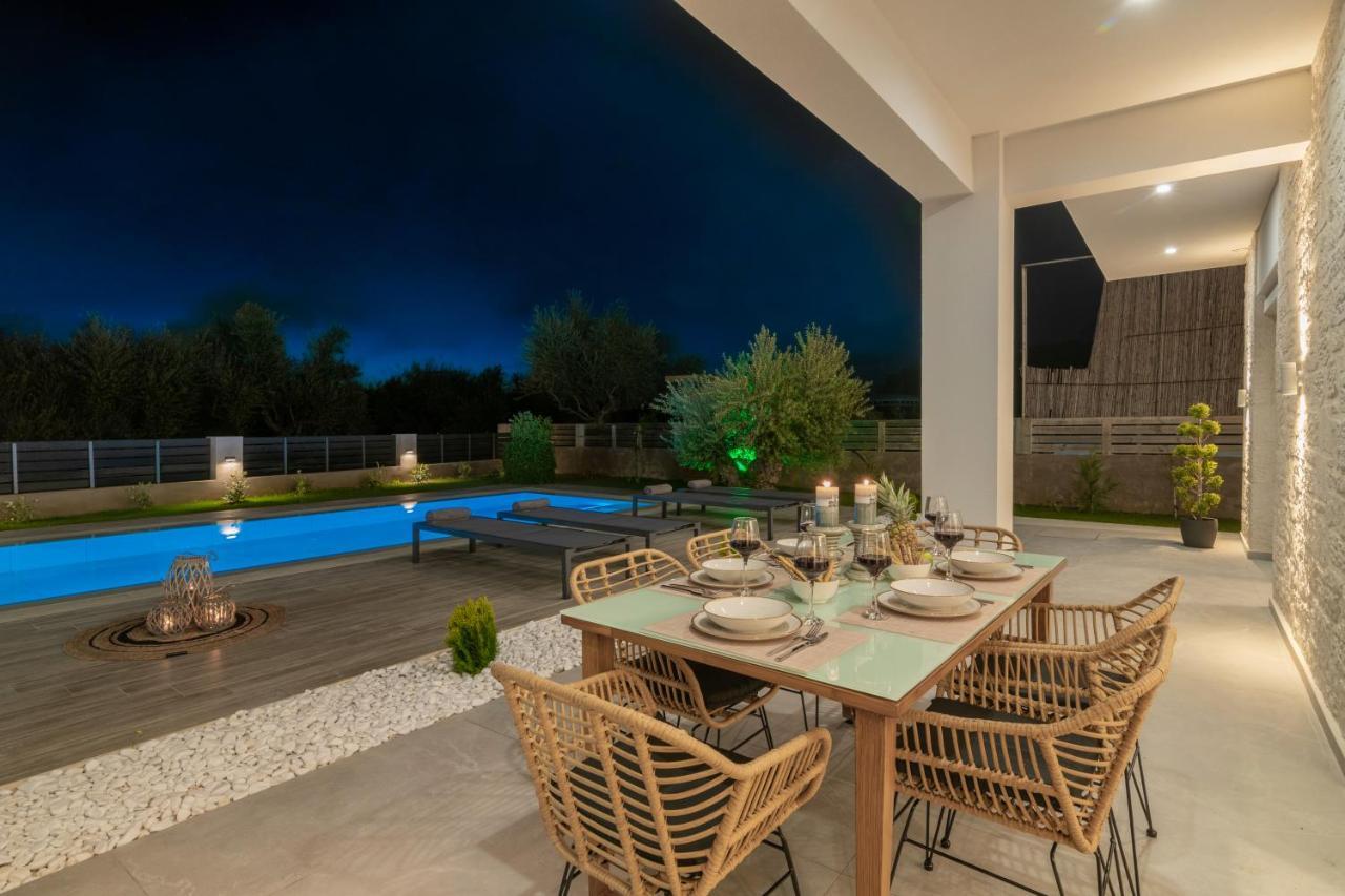 Solis Ortus Villa! Kalamaki  Bagian luar foto